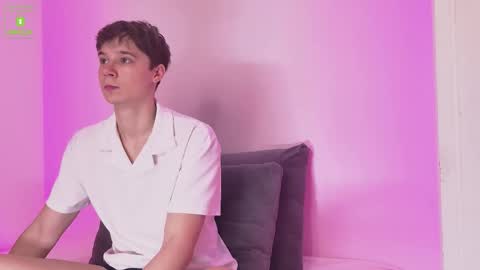 Snapshot of hugebangins_ chatting on 10-03-25, 10:12 ANTHONY online show from 10-03-25, 10:12