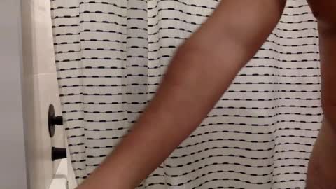 Snapshot of hugeblast chatting on 12-19-24, 03:29 HugeBlast online show from 12-19-24, 03:29