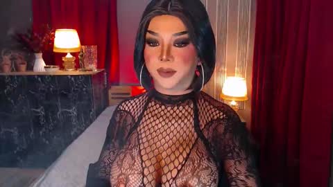 Snapshot of hugecockchristine chatting on 10-01-25, 08:09 Christine online show from 10-01-25, 08:09