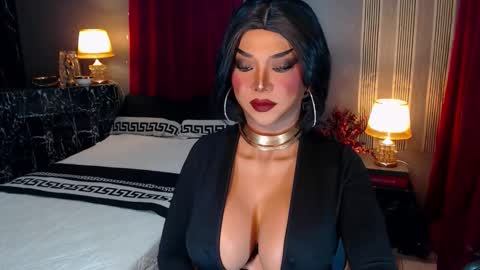 Snapshot of hugecockchristine chatting on 10-08-25, 03:42 Christine online show from 10-08-25, 03:42