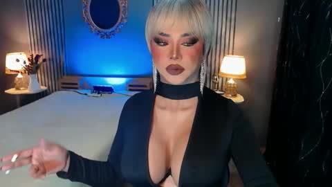 Snapshot of hugecockchristine chatting on 10-20-25, 01:39 Christine online show from 10-20-25, 01:39