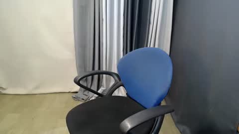 hugecockjames09 online show from 09-10-25, 08:03