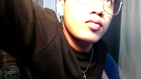 hugecockjames09 online show from 10-12-25, 10:47