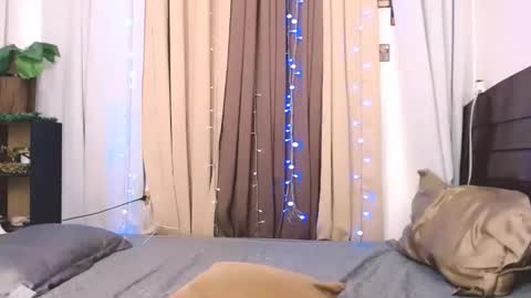 Snapshot of hugecockvictoriax chatting on 05-18-26, 12:44 AMANDA online show from 05-18-26, 12:44