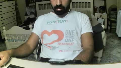 Snapshot of hugeveiny chatting on 10-22-25, 03:56 hugeveiny online show from 10-22-25, 03:56