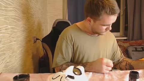 Hugo online show from 10-22-25, 05:13