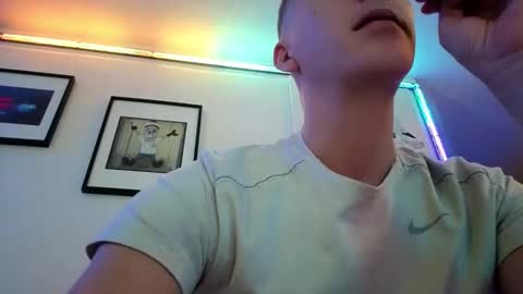 Snapshot of hugolandcam chatting on 11-05-25, 11:27 Hugo online show from 11-05-25, 11:27