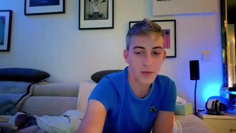 Snapshot of hugolandcam chatting on 11-30-25, 04:33 Hugo online show from 11-30-25, 04:33