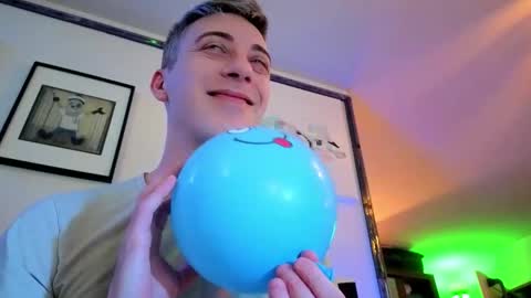 Snapshot of hugolandcam chatting on 01-08-26, 09:17 Hugo online show from 01-08-26, 09:17