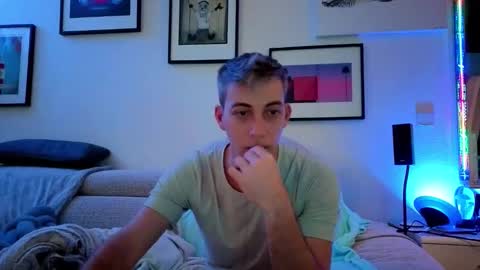 Snapshot of hugolandcam chatting on 01-18-26, 08:56 Hugo online show from 01-18-26, 08:56