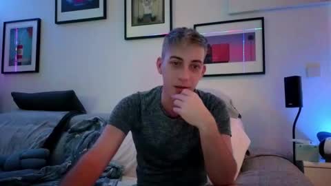 Snapshot of hugolandcam chatting on 02-12-26, 09:21 Hugo online show from 02-12-26, 09:21