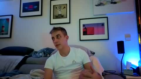 Snapshot of hugolandcam chatting on 02-22-26, 08:29 Hugo online show from 02-22-26, 08:29