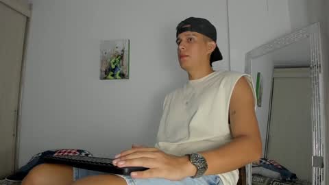 Snapshot of hugosan2 chatting on 12-13-24, 02:10 Hugo online show from 12-13-24, 02:10