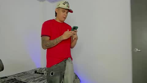 Snapshot of hugosan2 chatting on 09-11-25, 03:34 Hugo online show from 09-11-25, 03:34