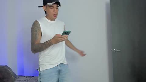 Snapshot of hugosan2 chatting on 09-16-25, 06:31 Hugo online show from 09-16-25, 06:31