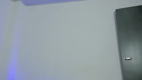 Snapshot of hugosan2 chatting on 09-19-25, 06:08 Hugo online show from 09-19-25, 06:08