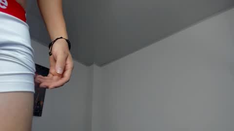 Snapshot of hugosan2 chatting on 12-18-25, 06:36 Hugo online show from 12-18-25, 06:36