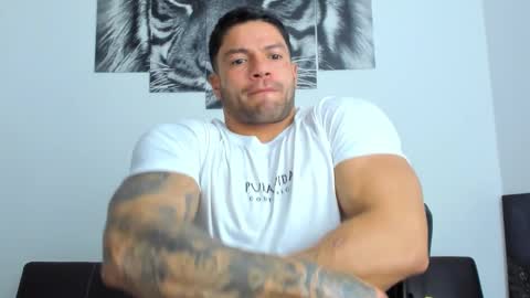 Snapshot of humber_eli chatting on 10-03-25, 12:18 Eli online show from 10-03-25, 12:18