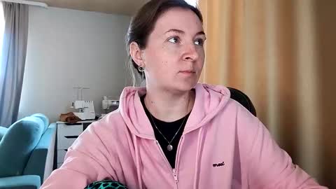 Snapshot of humpygrey chatting on 04-28-26, 05:01 HumpyGrey online show from 04-28-26, 05:01