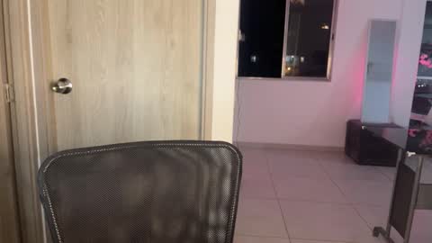 Snapshot of hun_damer chatting on 10-12-25, 01:48 hun_damer online show from 10-12-25, 01:48