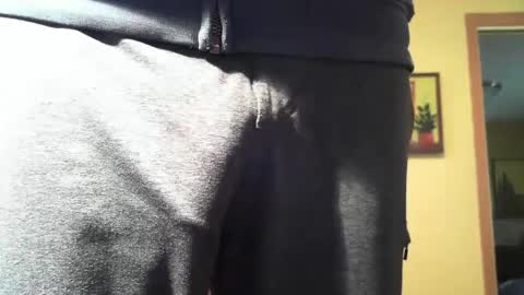 Big uncut cock dripping online show from 01-04-25, 09:52