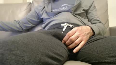 Big uncut cock dripping online show from 01-11-25, 06:35