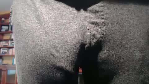 Big uncut cock dripping online show from 02-01-25, 12:29