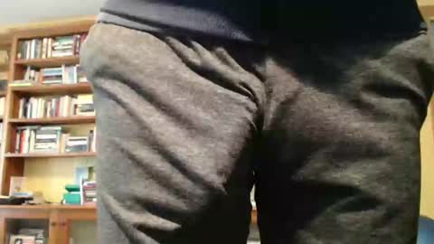 Big uncut cock dripping online show from 03-01-25, 12:28