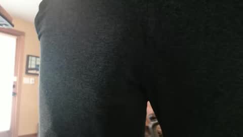 Big uncut cock dripping online show from 02-20-26, 07:25