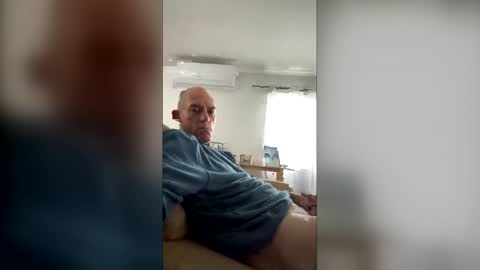hungbull81 online show from 05-19-26, 03:35