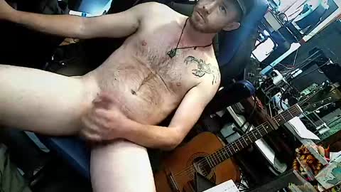 Snapshot of hungginger4u chatting on 05-16-26, 08:18 HungGinger4U online show from 05-16-26, 08:18