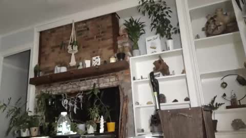 Snapshot of hungitalian40 chatting on 11-13-25, 10:14 hungitalian40 online show from 11-13-25, 10:14