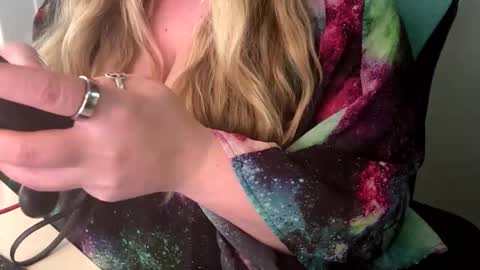 Snapshot of hungry_horny_hippo chatting on 04-08-26, 11:37 Hungry Horny Hippo online show from 04-08-26, 11:37