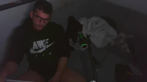 Snapshot of hungryboyyb chatting on 12-19-25, 07:10 LittleDevilXo1999 online show from 12-19-25, 07:10