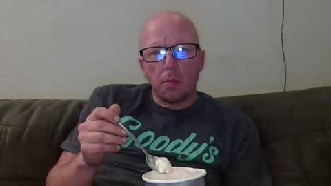 Snapshot of hungsingledad79 chatting on 07-30-26, 08:35 HuingsingleDad79 online show from 07-30-26, 08:35
