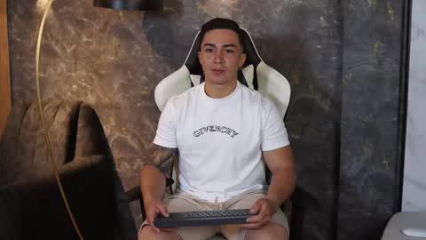 hunk_ryan online show from 11-11-25, 08:14