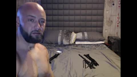 Snapshot of hunterandesme chatting on 01-10-25, 06:31 HunterandEsme online show from 01-10-25, 06:31