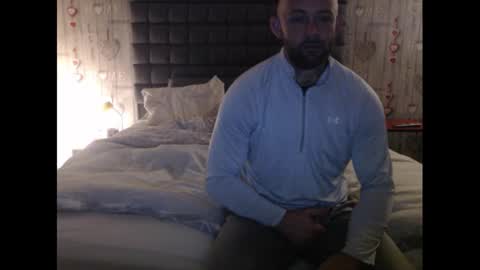 Snapshot of hunterandesme chatting on 01-22-25, 07:03 HunterandEsme online show from 01-22-25, 07:03