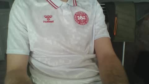 Snapshot of hunting_007 chatting on 03-10-26, 11:37 hunting_007 online show from 03-10-26, 11:37