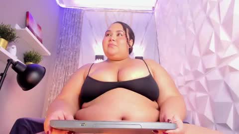 Snapshot of hurren_matt1 chatting on 02-24-25, 06:49 Hurren online show from 02-24-25, 06:49