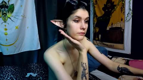 Snapshot of hyeon_jin chatting on 01-18-25, 03:42 Hyeon Jin online show from 01-18-25, 03:42