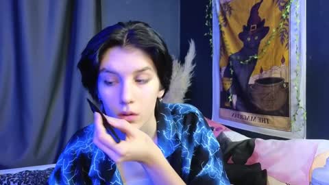 Snapshot of hyeon_jin chatting on 02-06-25, 08:45 Hyeon Jin online show from 02-06-25, 08:45