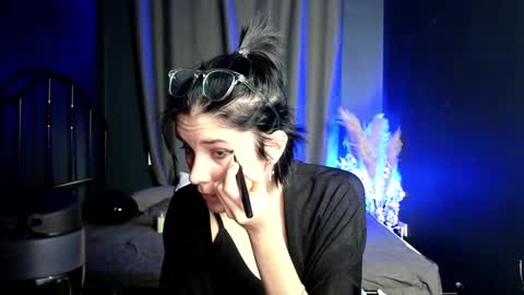 Snapshot of hyeon_jin chatting on 03-04-25, 10:57 Hyeon Jin online show from 03-04-25, 10:57