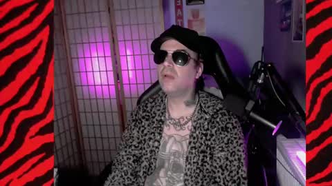 Snapshot of hypnosexray chatting on 01-11-25, 03:42 Mistress Magenta online show from 01-11-25, 03:42