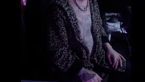 Snapshot of hypnosexray chatting on 01-18-25, 03:59 Mistress Magenta online show from 01-18-25, 03:59