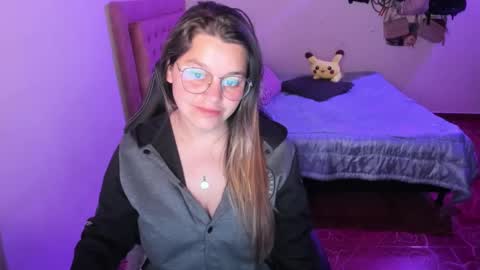 Hello Im Julieta Im 25 years old and I love being here. Thank you for visiting my living room. The only rule is that you hap online show from 01-07-25, 04:08