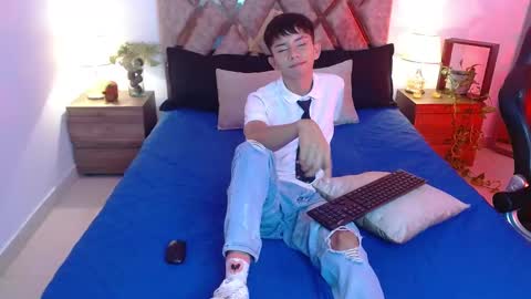 Snapshot of hyunjin_sun chatting on 09-15-25, 11:16 Son Hyunjin online show from 09-15-25, 11:16