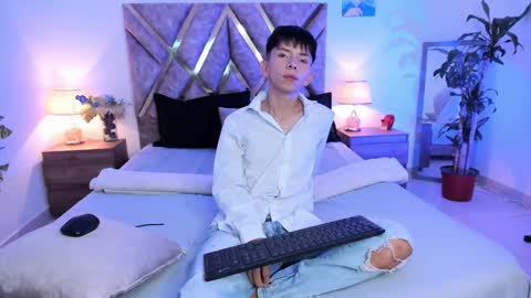 Snapshot of hyunjin_sun chatting on 10-12-25, 04:28 Son Hyunjin online show from 10-12-25, 04:28