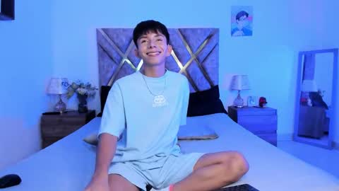 Snapshot of hyunjin_sun chatting on 10-19-25, 08:42 Son Hyunjin online show from 10-19-25, 08:42