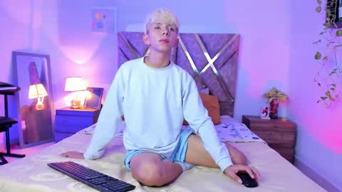 Son Hyunjin online show from 03-09-26, 11:42